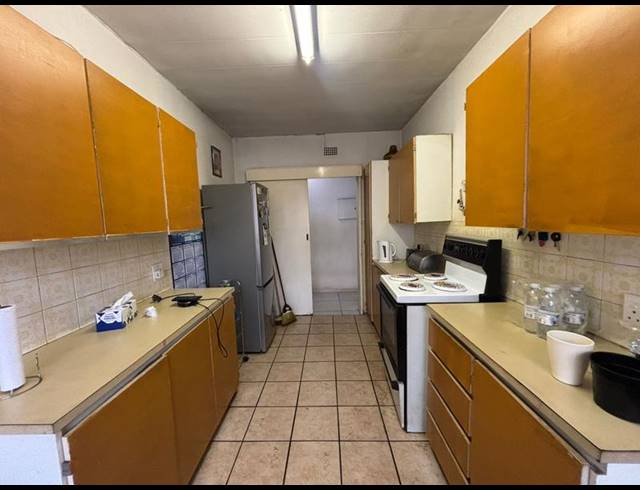 3 BEDROOM APARTMENT FOR SALE IN WINDSOR WEST